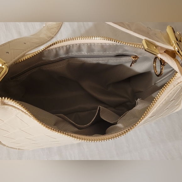 ❗️3 For $12❗️White Faux Leather Shoulder Bag - Picture 4 of 6